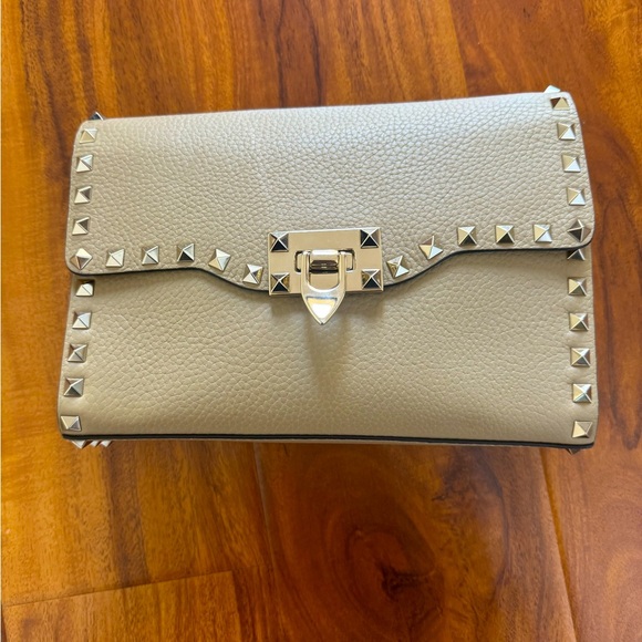 100% Valentino Rockstad over the shoulder, clutch excellent condition with tags - Picture 1 of 10